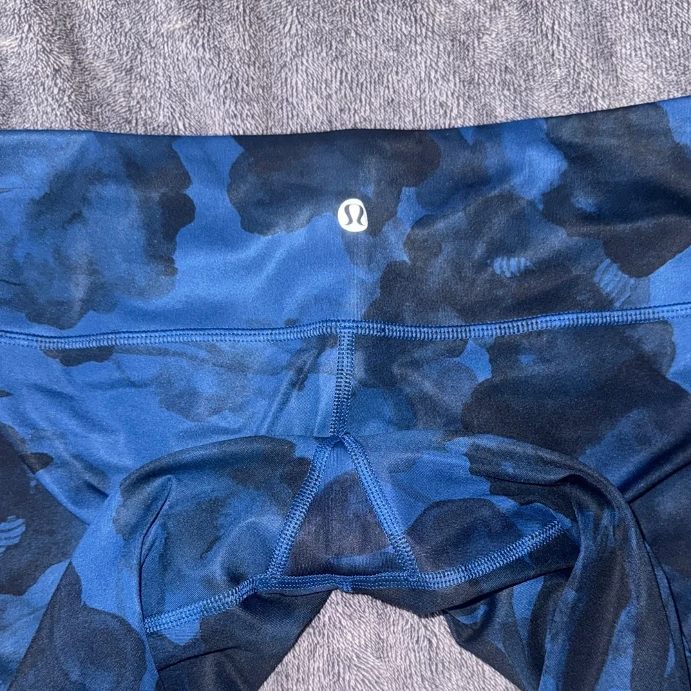 Lululemon Wunder Under Crop II *Full-On Luxtreme
Jumbo Inky Floral Black Inkwell - Picture 2 of 4